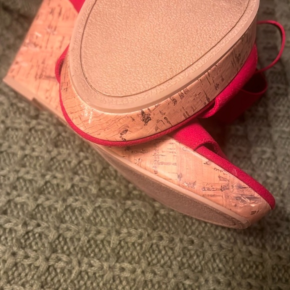 ✨👟✨ Red American Eagle Wedged Heels ✨👟✨ - Picture 5 of 7